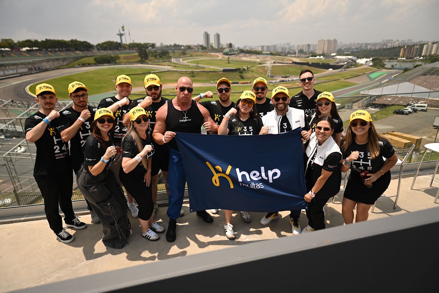 Vin Diesel Brasileiro com o público na Porsche Cup Brasil
